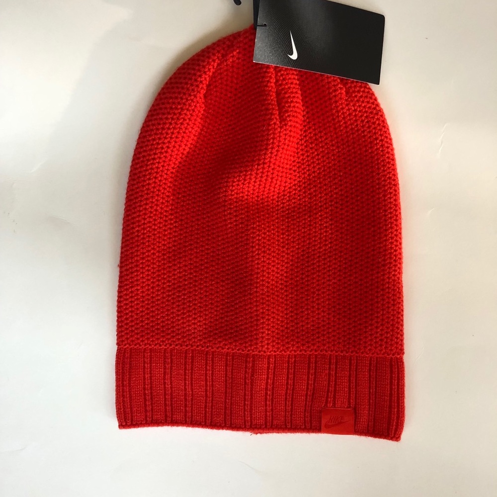 New with tags NIKE UNISEX BEANIE WITH LOGO IN RED - Picture 3 of 4